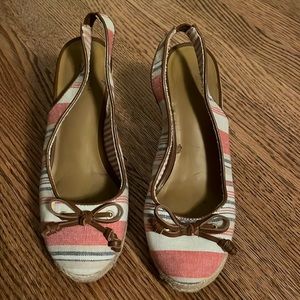 Bass 6.5. Cute sling back sandals with raffia heel. 3” heel. Red, blue and tan